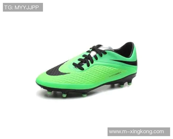 耐克白色足球鞋球星款式细节展示,助力球场风采尽显 耐克白色足球鞋球星款式细节展示,助力球场风采尽显